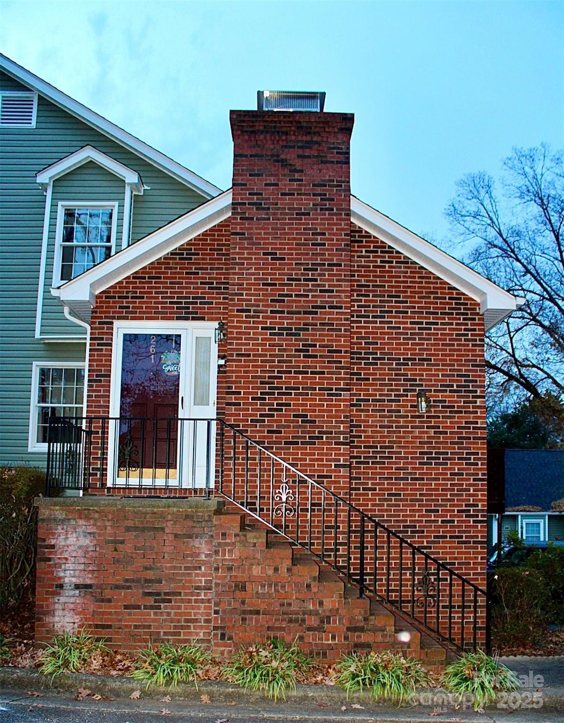 261 5th Ave NE unit 1, Hickory, NC 28601 - photo 1