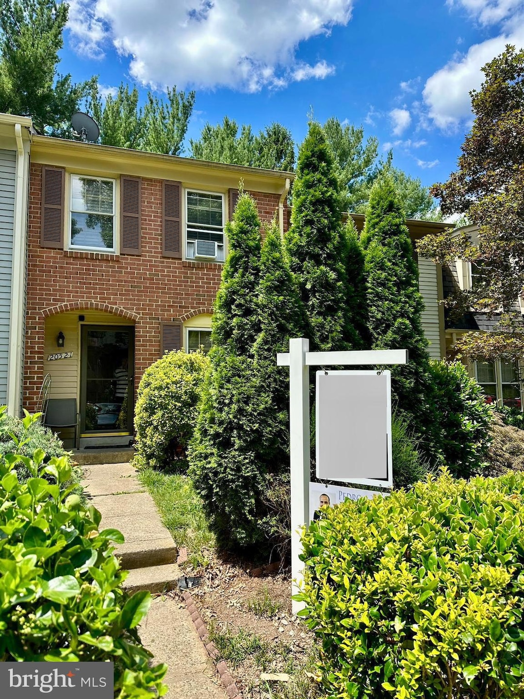 20521 Strath Haven Dr, Montgomery Village, MD 20886 - photo 1