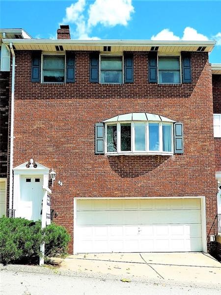 AMAZING OVERSIZED TOWNHOME