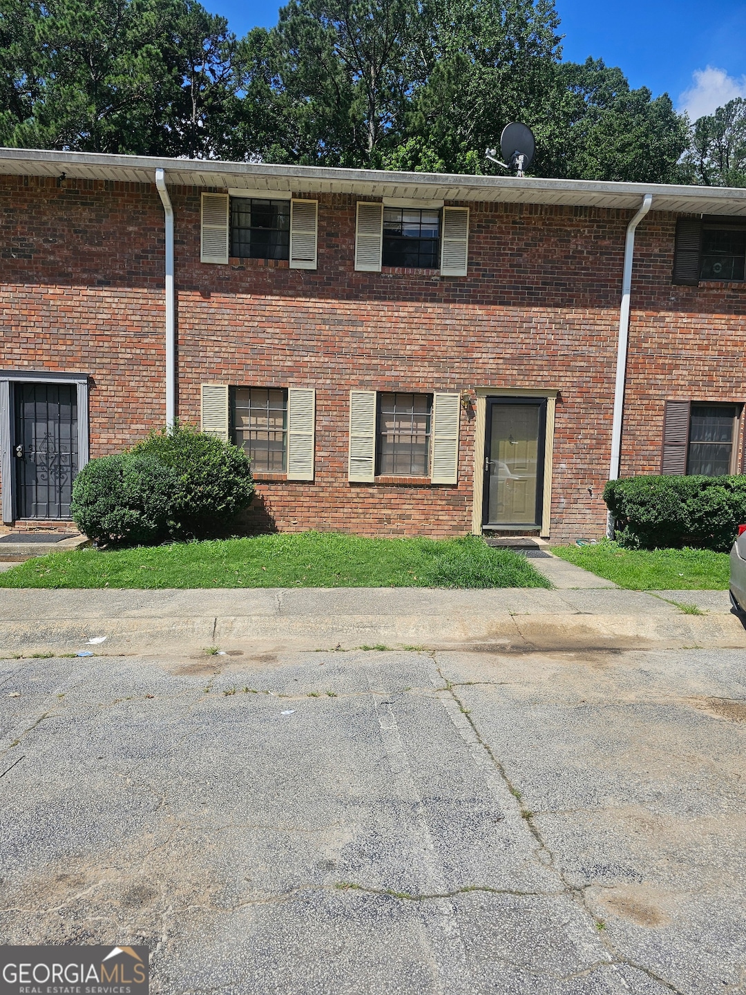 6354 Shannon Pkwy unit 11, Union City, GA 30291 - photo 1