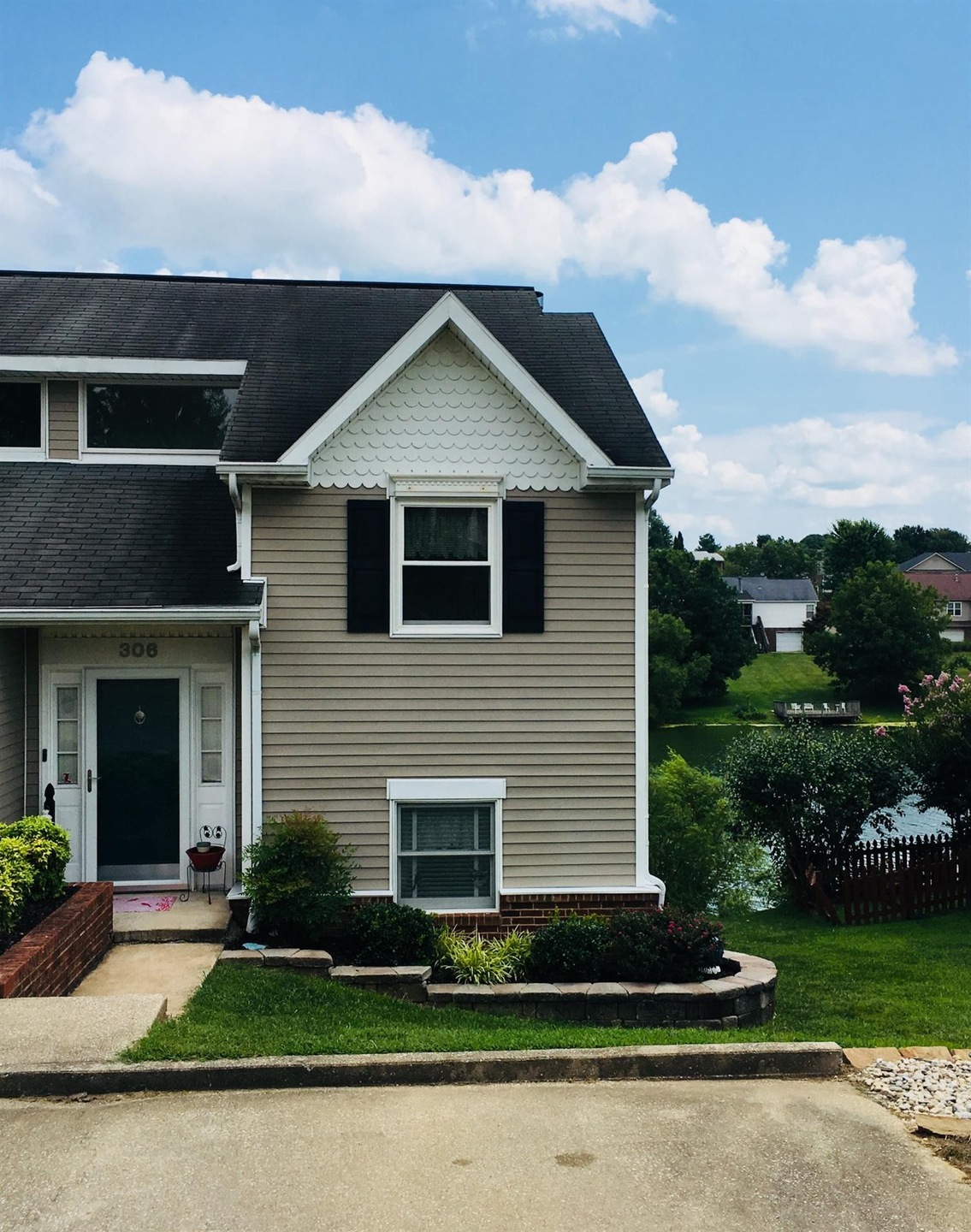 306 Village Dr, Frankfort, KY 40601 - photo 1