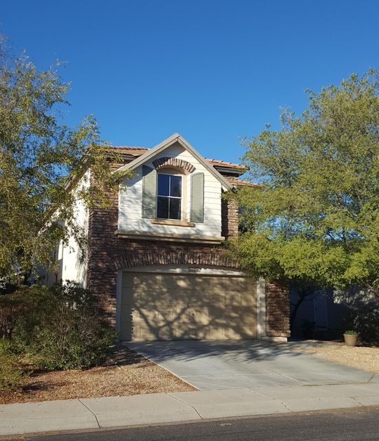 Lovely two story w/flagstone trip