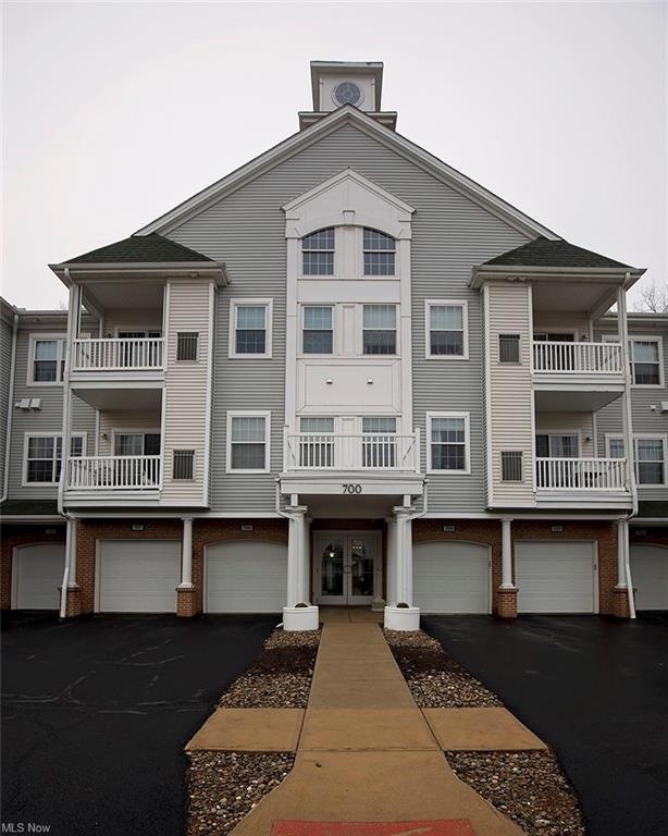 702 Aqua Marine Blvd unit 21, Avon Lake, OH 44012 - photo 1