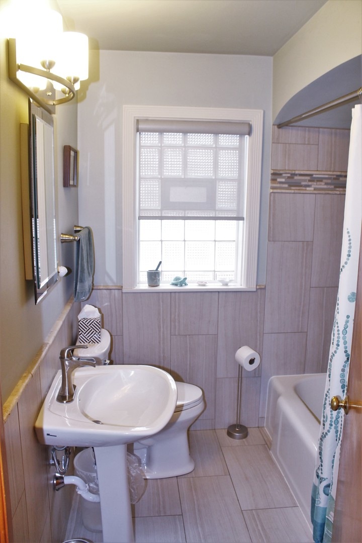 1167 Webster Ln, Des Plaines, IL 60016 - photo 1