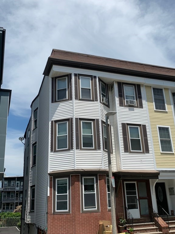 588 E 3rd St unit 3, Boston, MA 02127 - photo 1