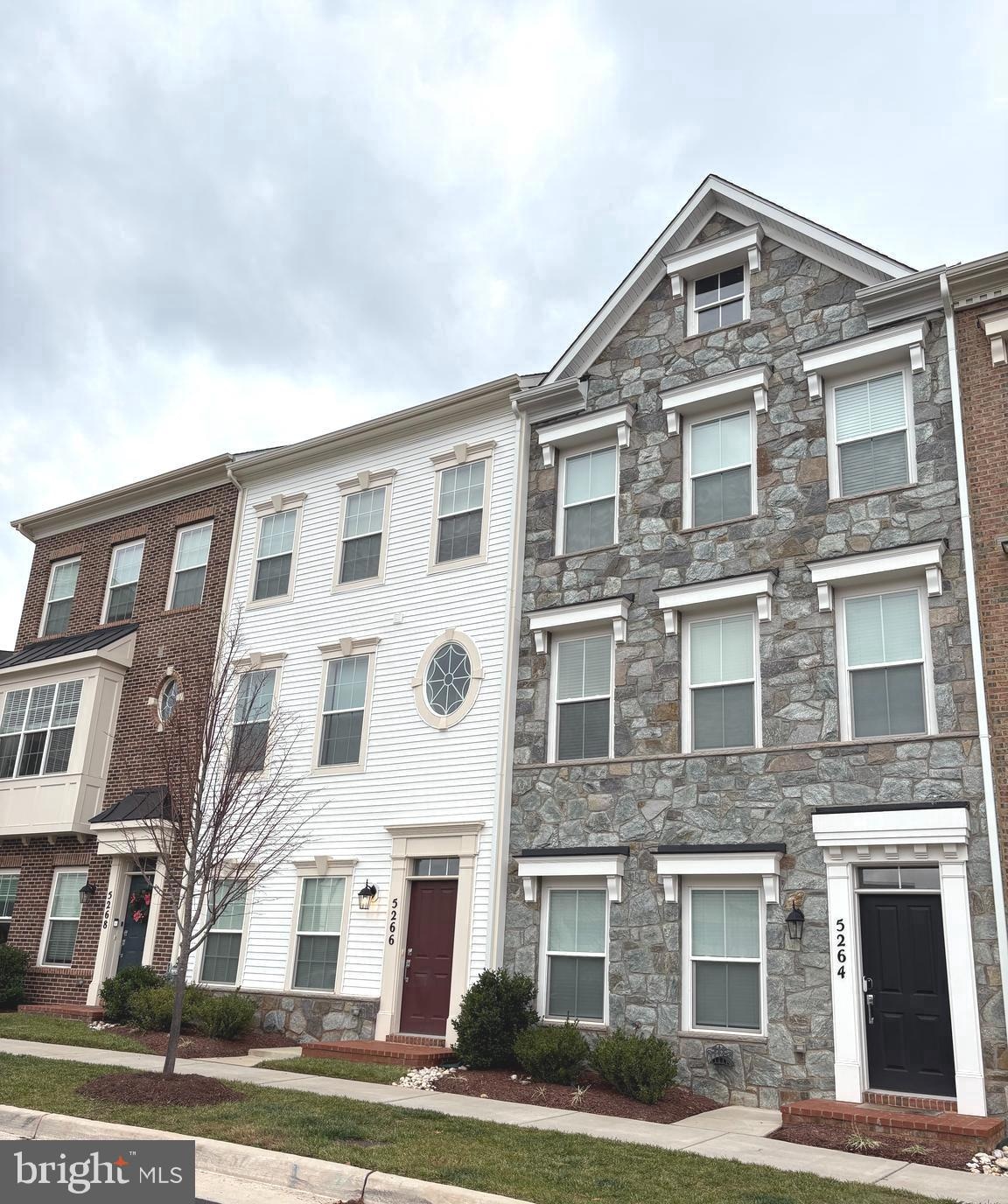 5266 Ridgeview Retreat Dr, Chantilly, VA 20151 - photo 1