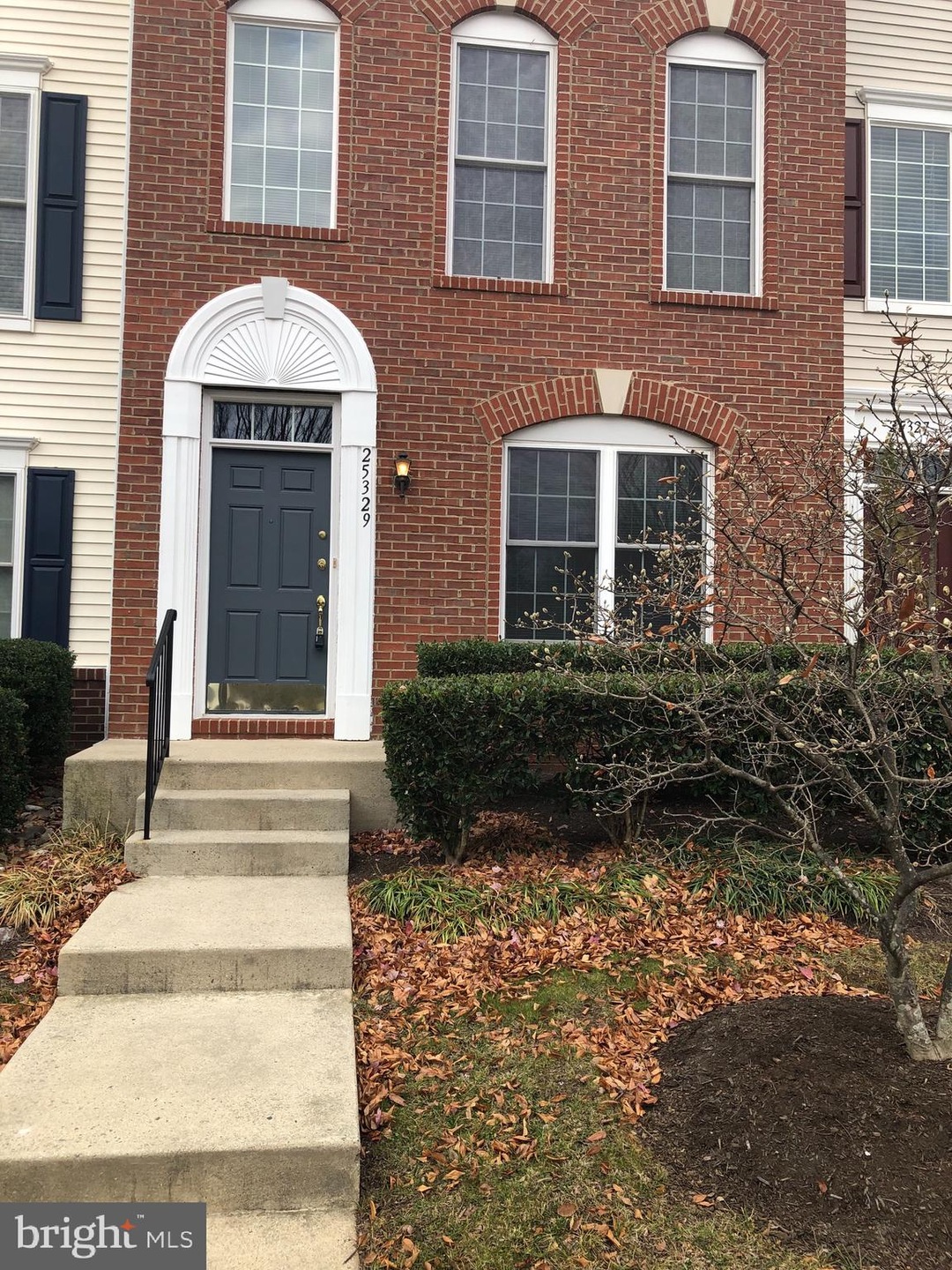 25329 Crossfield Dr, Chantilly, VA 20152 - photo 1