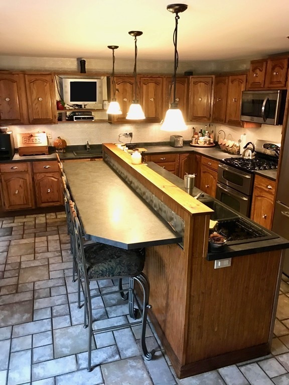 131 Treadway Ln unit 131, Londonderry, NH 03053 - photo 1