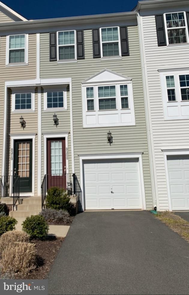 8208 Heritage Crossing Ct, Manassas, VA 20109 - photo 1