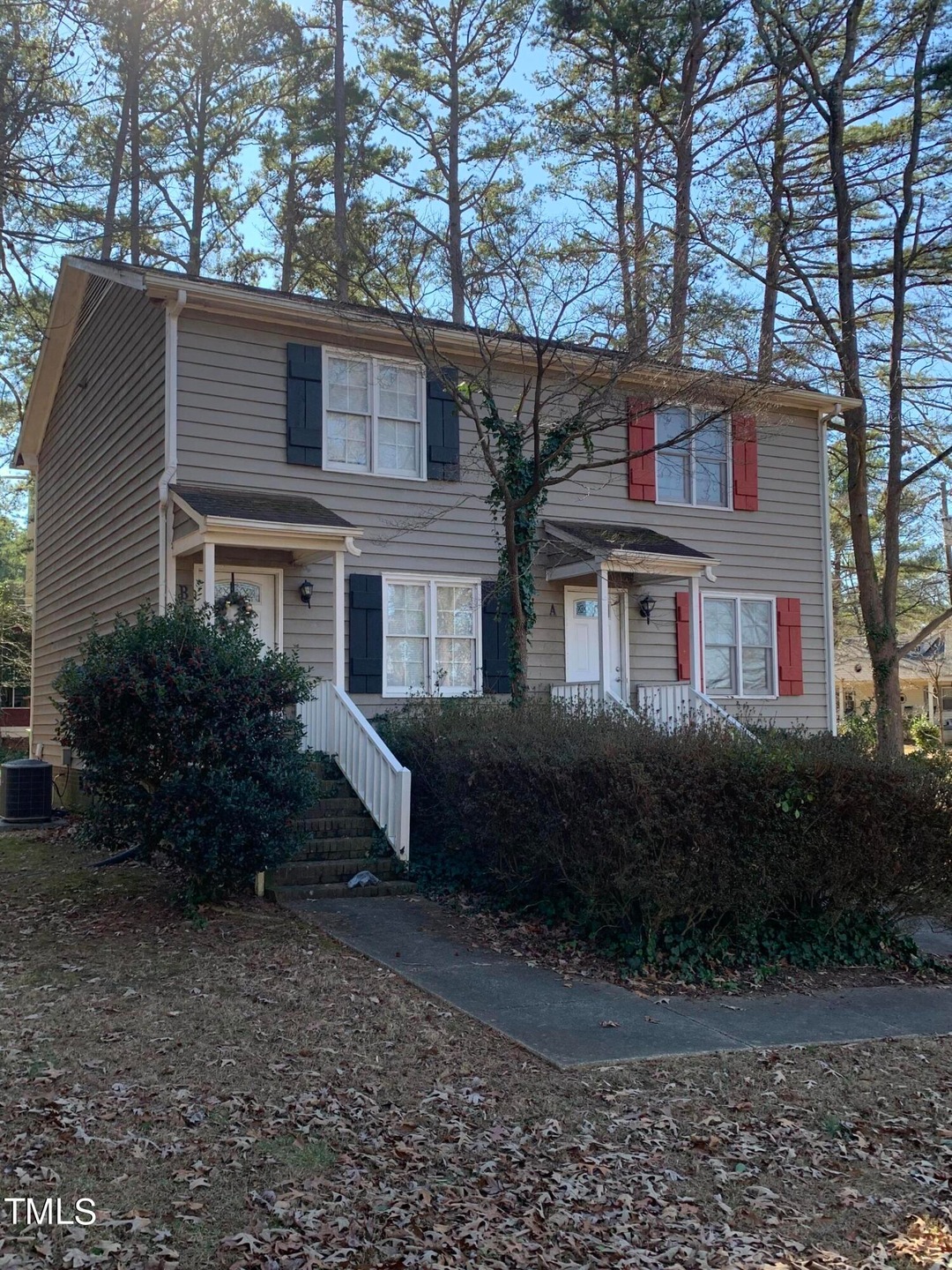 Exterior Unit B - Blk shutters