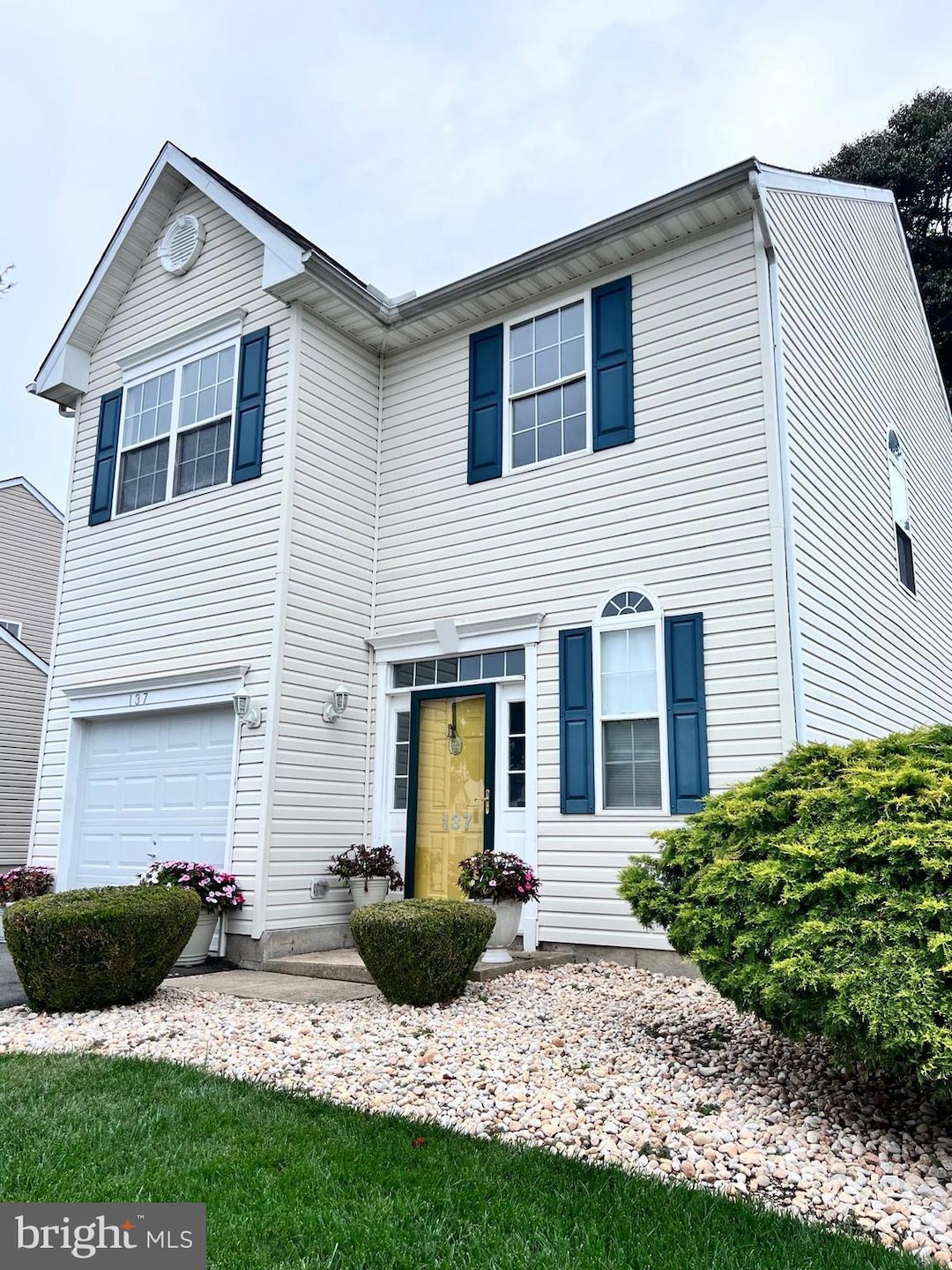 137 N Katrin Cir, New Castle, DE 19720 - photo 1