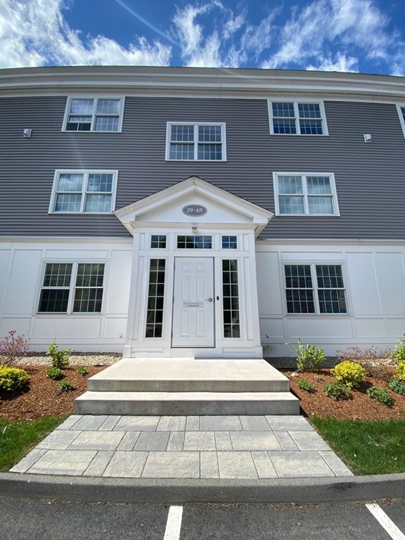 39 Saunders St, North Andover, MA 01845 - photo 1