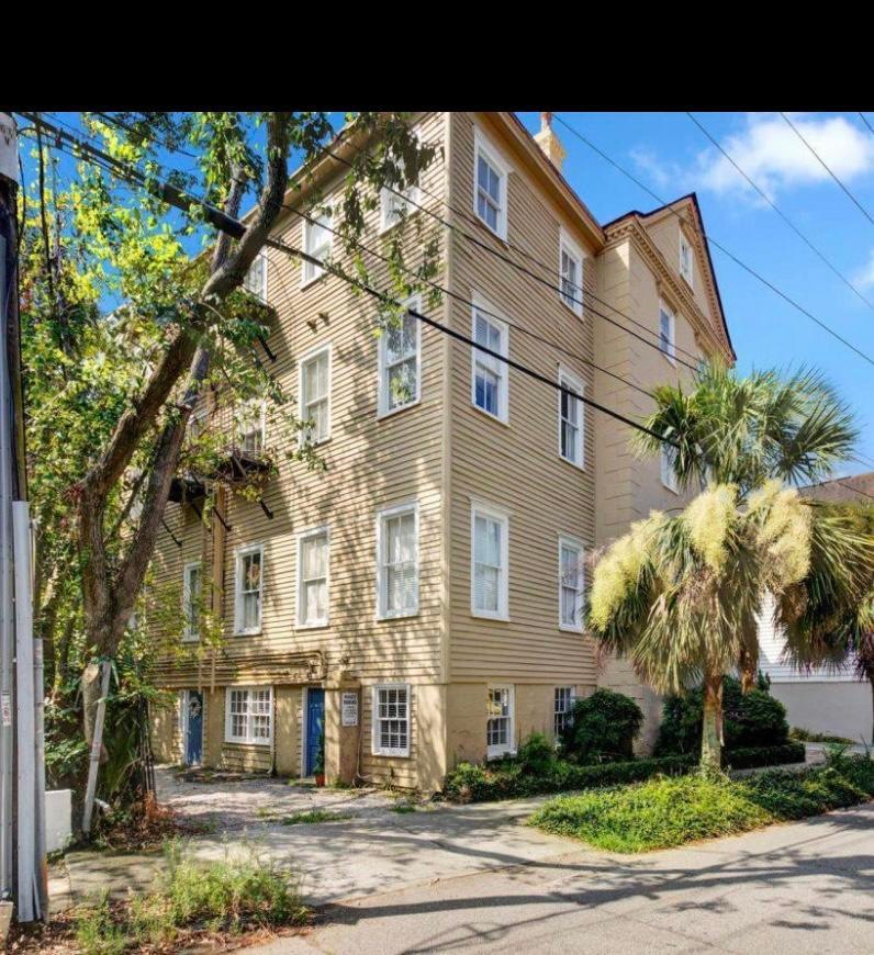 65 Vanderhorst St