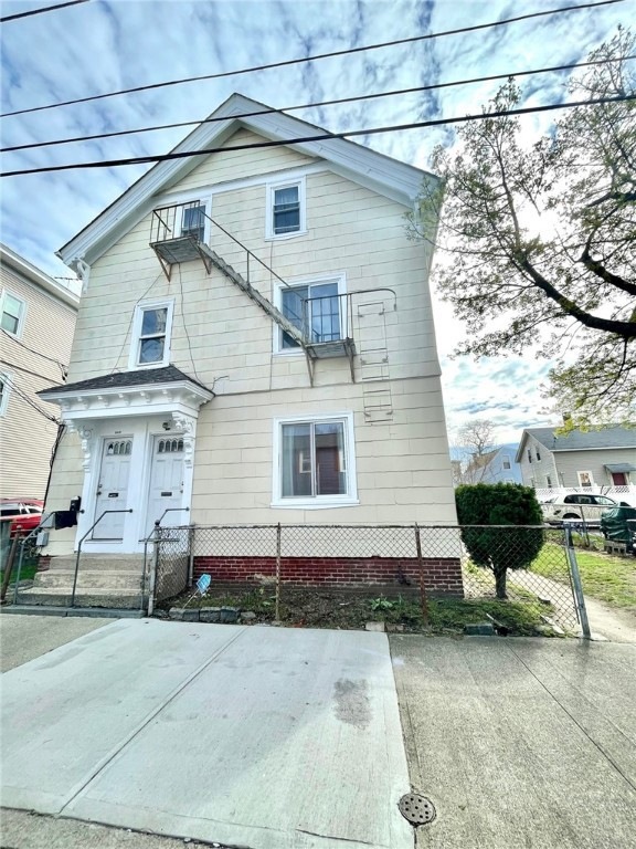 201 Dunnell Ave, Pawtucket, RI 02860 - photo 1