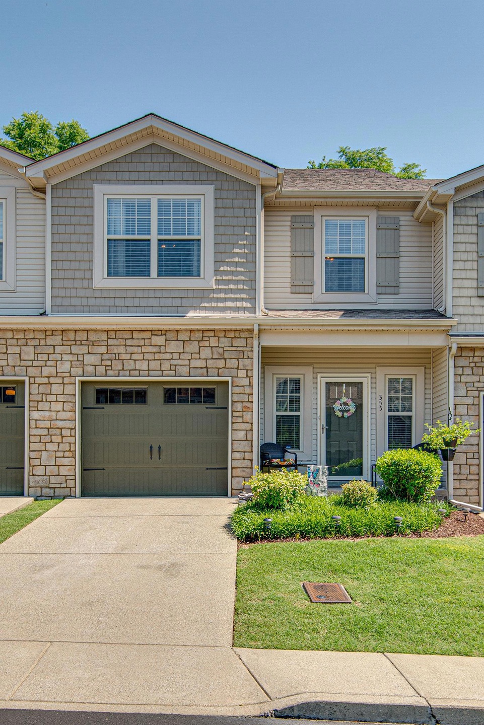 Welcome to your new, spacious home! 735 Tulip Grove Rd. Unit 355.