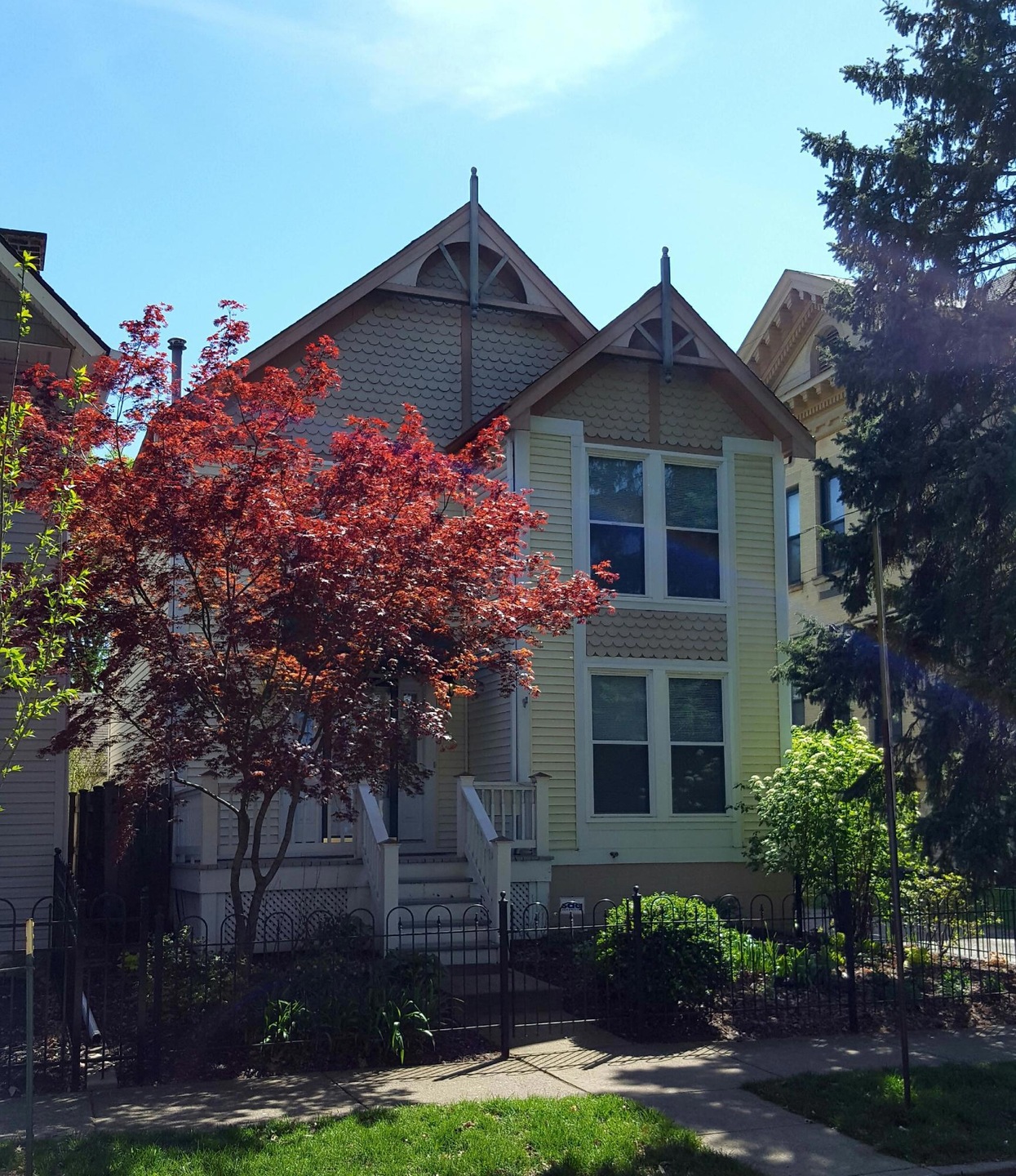 391 W 4th Ave