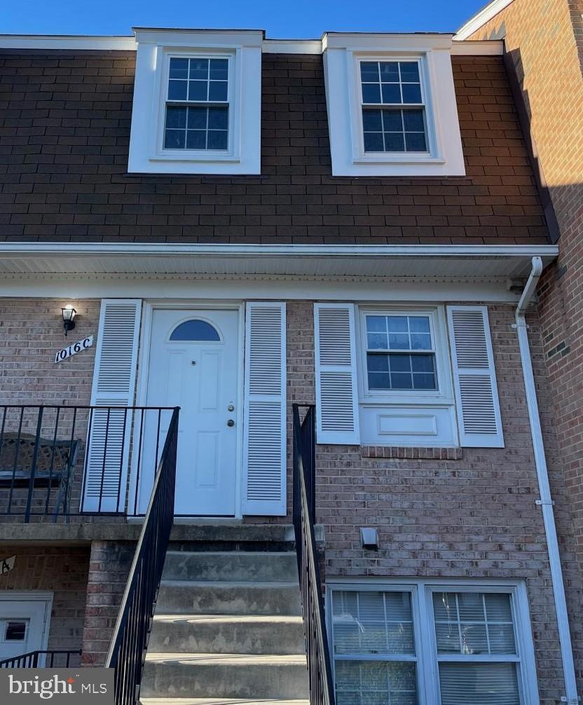 1016C Brixton Ct, Sterling, VA 20164 - photo 1