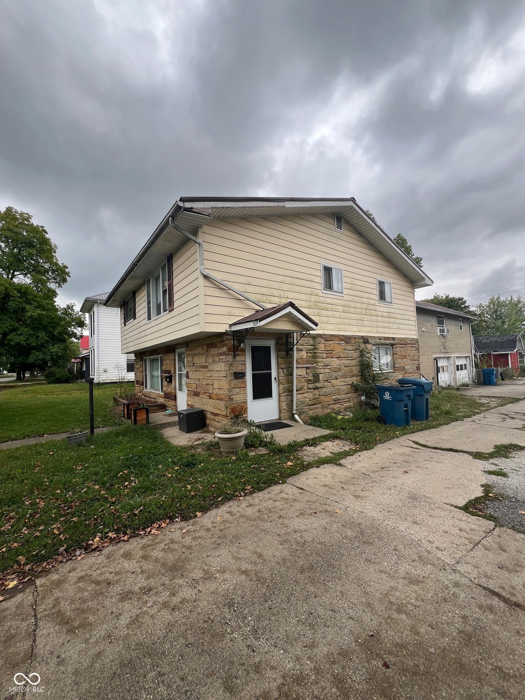 309 2nd St, Covington, IN 47932 - photo 1