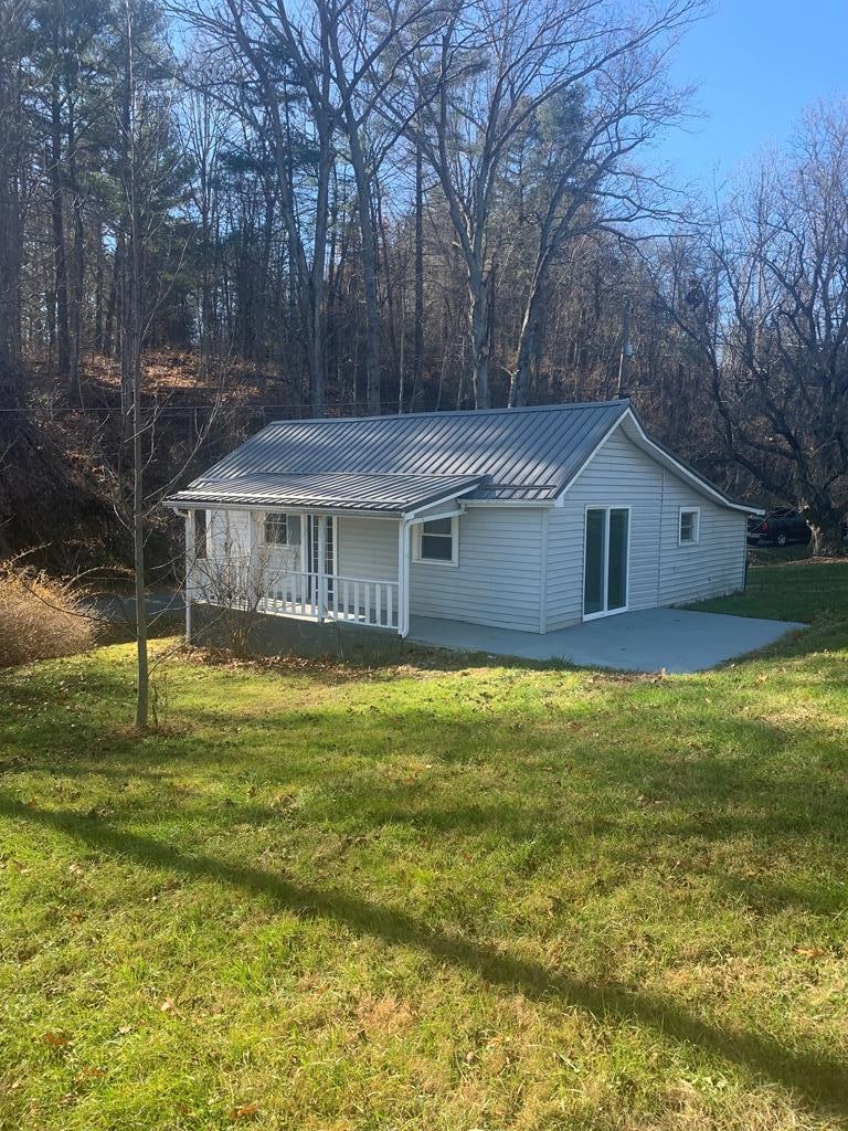 109 Vine St, Galax, VA 24333 - photo 1