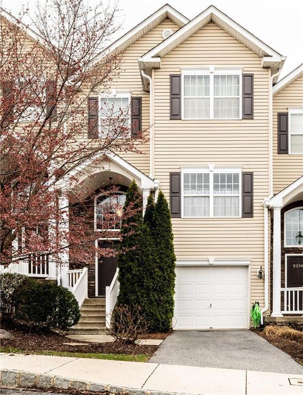 2220 Rising Hill Rd, Whitehall, PA 18052 - photo 1