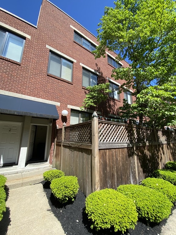 85 Brainerd Rd unit TH3, Allston, MA 02134 - photo 1