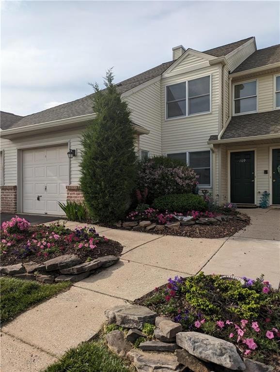 109 Lindfield Cir, Macungie, PA 18062 - photo 1