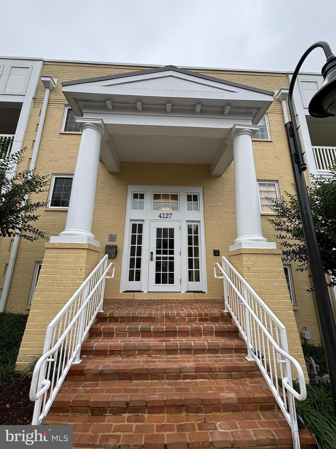 4127 S Four Mile Run Dr unit 302, Arlington, VA 22204 - photo 1