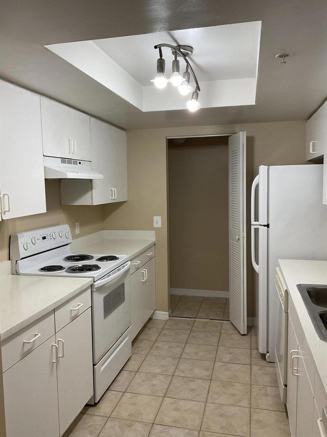 4197 N Haverhill Rd unit 201, West Palm Beach, FL 33417 - photo 1