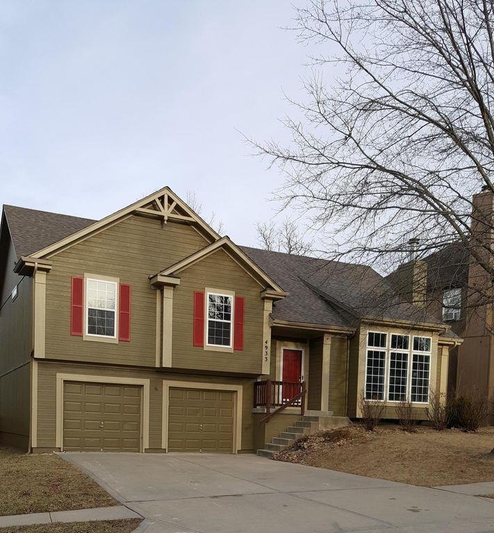 4933 Roundtree St, Shawnee, KS 66226 - photo 1