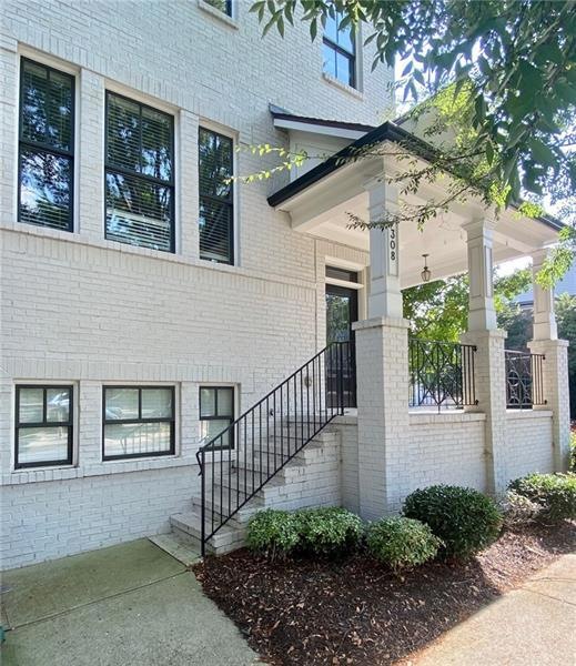 elegant townhome in heart of Suwanee Town Center
