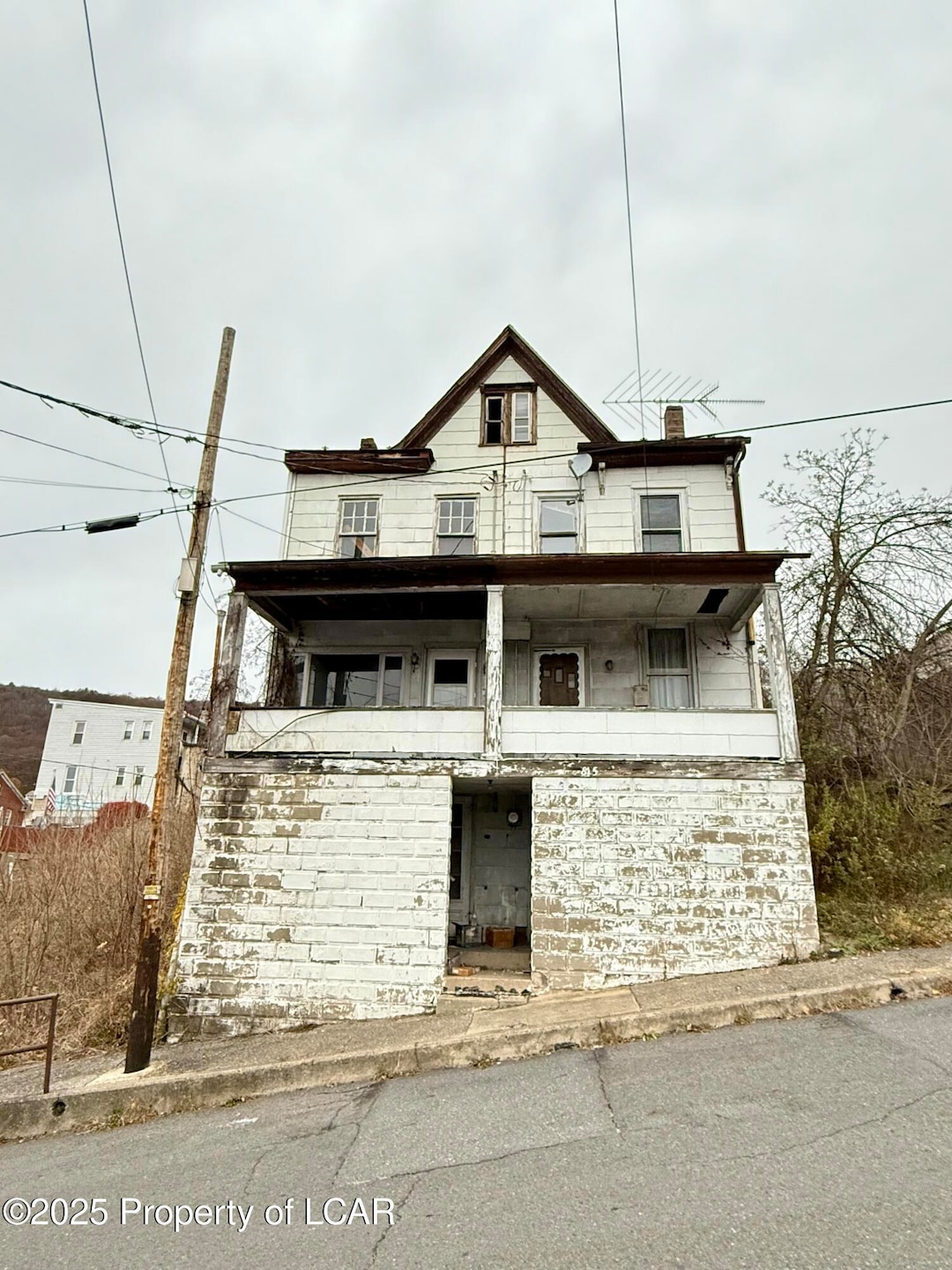 813 E Shamokin St, Shamokin, PA 17872 - photo 1