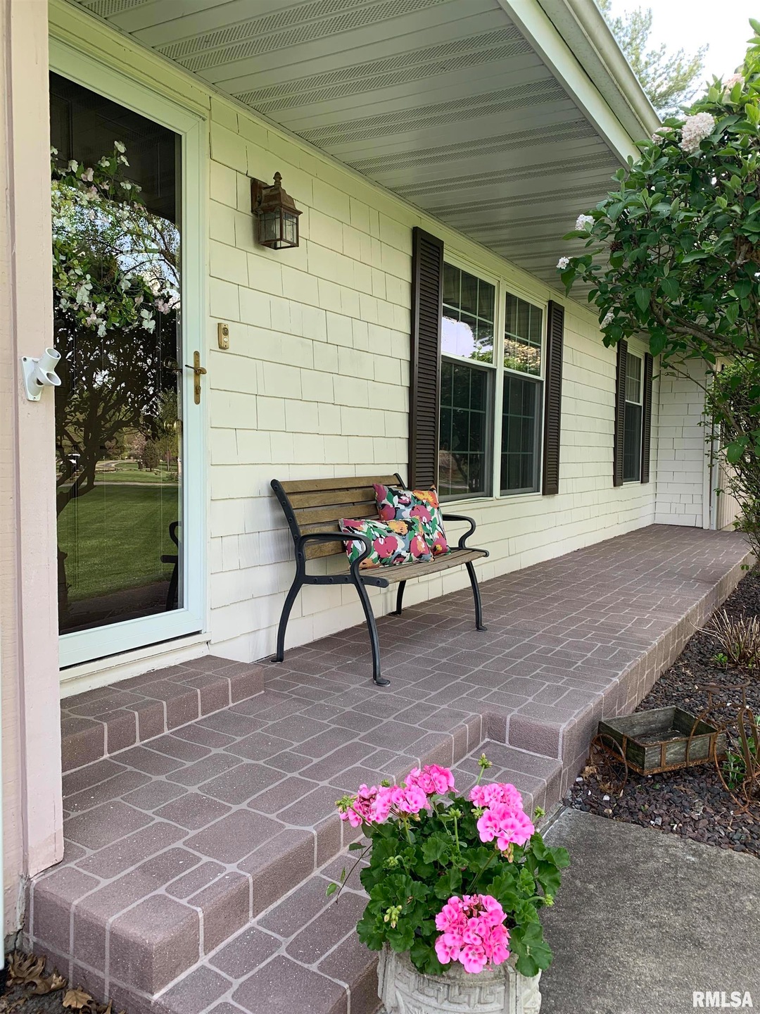 107 Nansarah Dr, Jacksonville, IL 62650 - photo 1