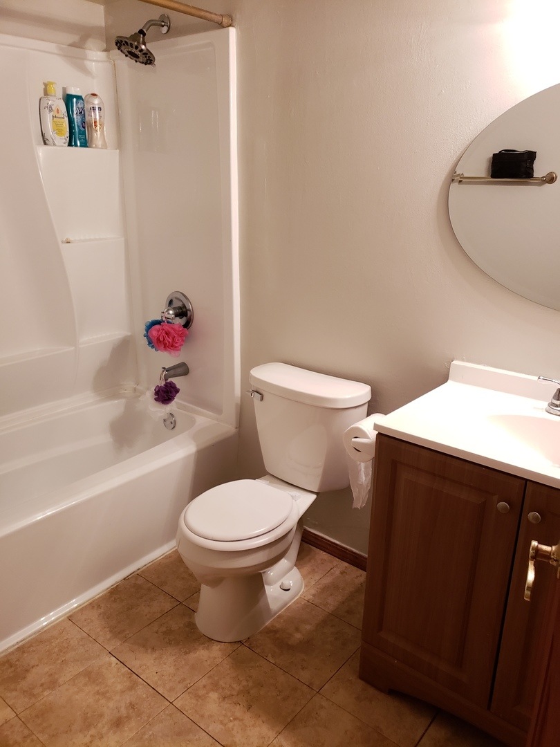 1674 Ishnala Dr unit 102, Naperville, IL 60565 - photo 1