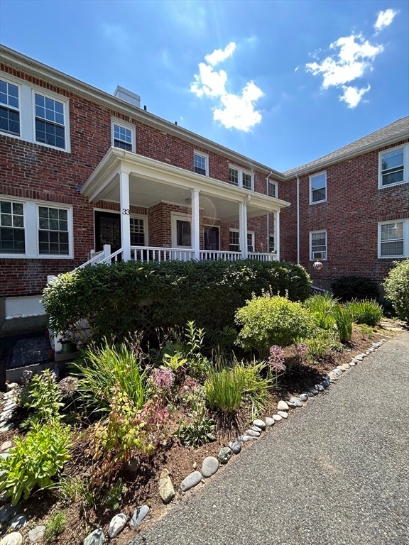 33 Hammond Pond Pkwy unit 4, Chestnut Hill, MA 02467 - photo 1