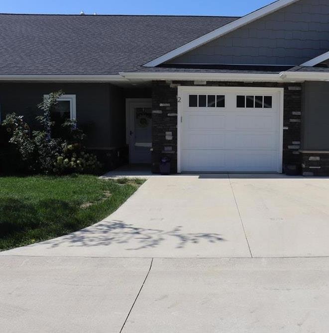 702 E Water St unit 2, Decorah, IA 52101 - photo 1