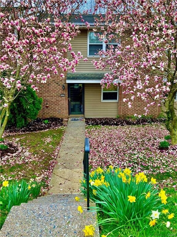 Your walk into your home. Outdoor maintenance incl