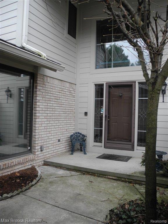FOX LAKEFRONT CLUSTER HOME