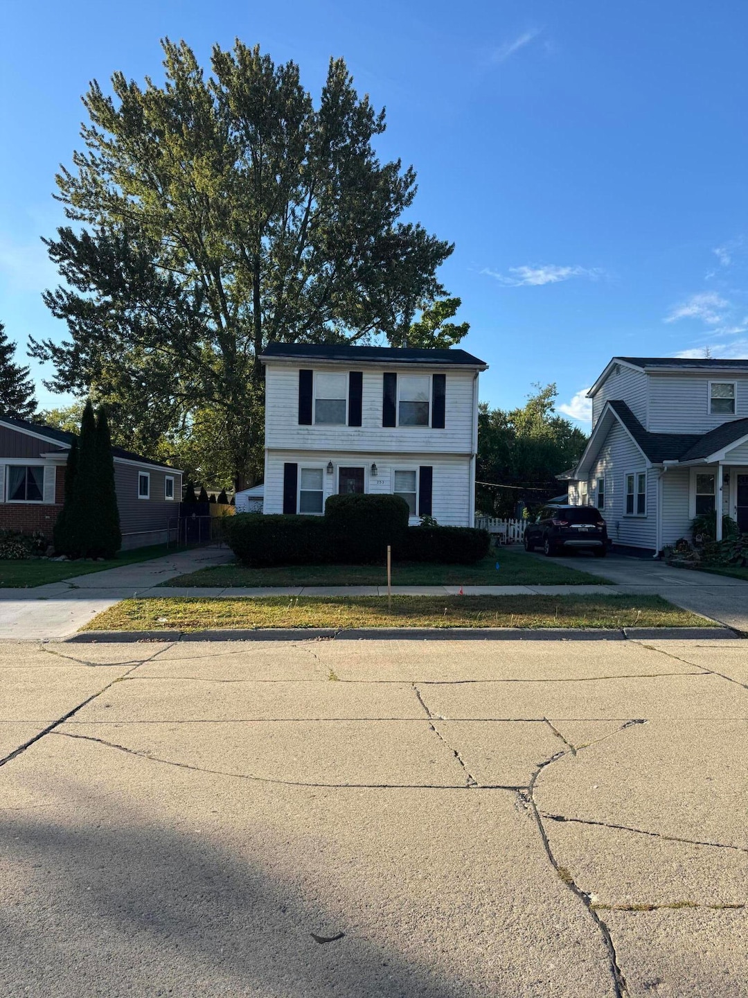 253 Massoit St, Clawson, MI 48017 - photo 1