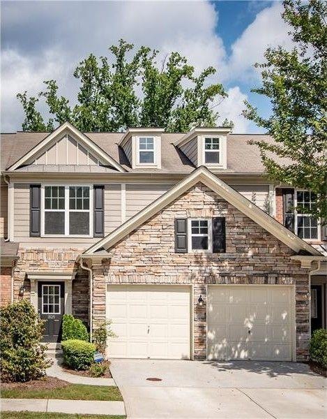 Front View. 2 Car Garage with space for 2 guest.