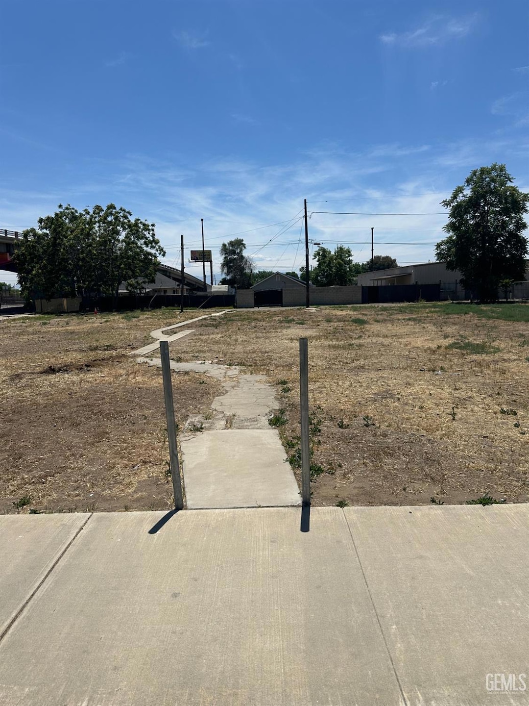 821 Kentucky St unit 823, Bakersfield, CA 93305 - photo 1