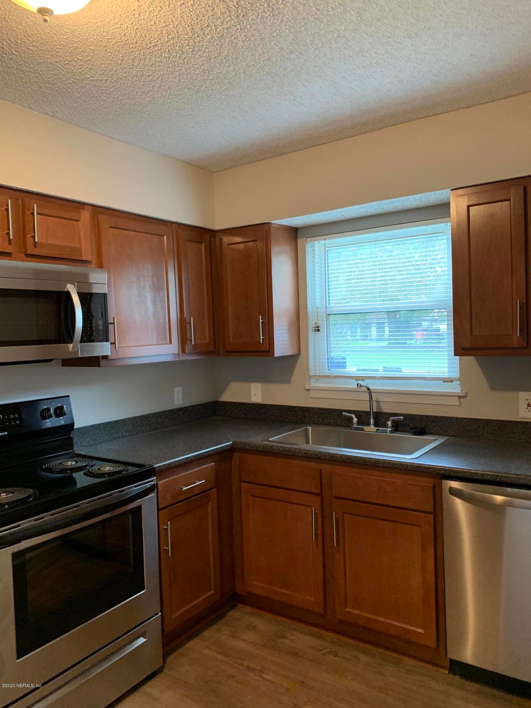 5524 Community Oaks kitchen