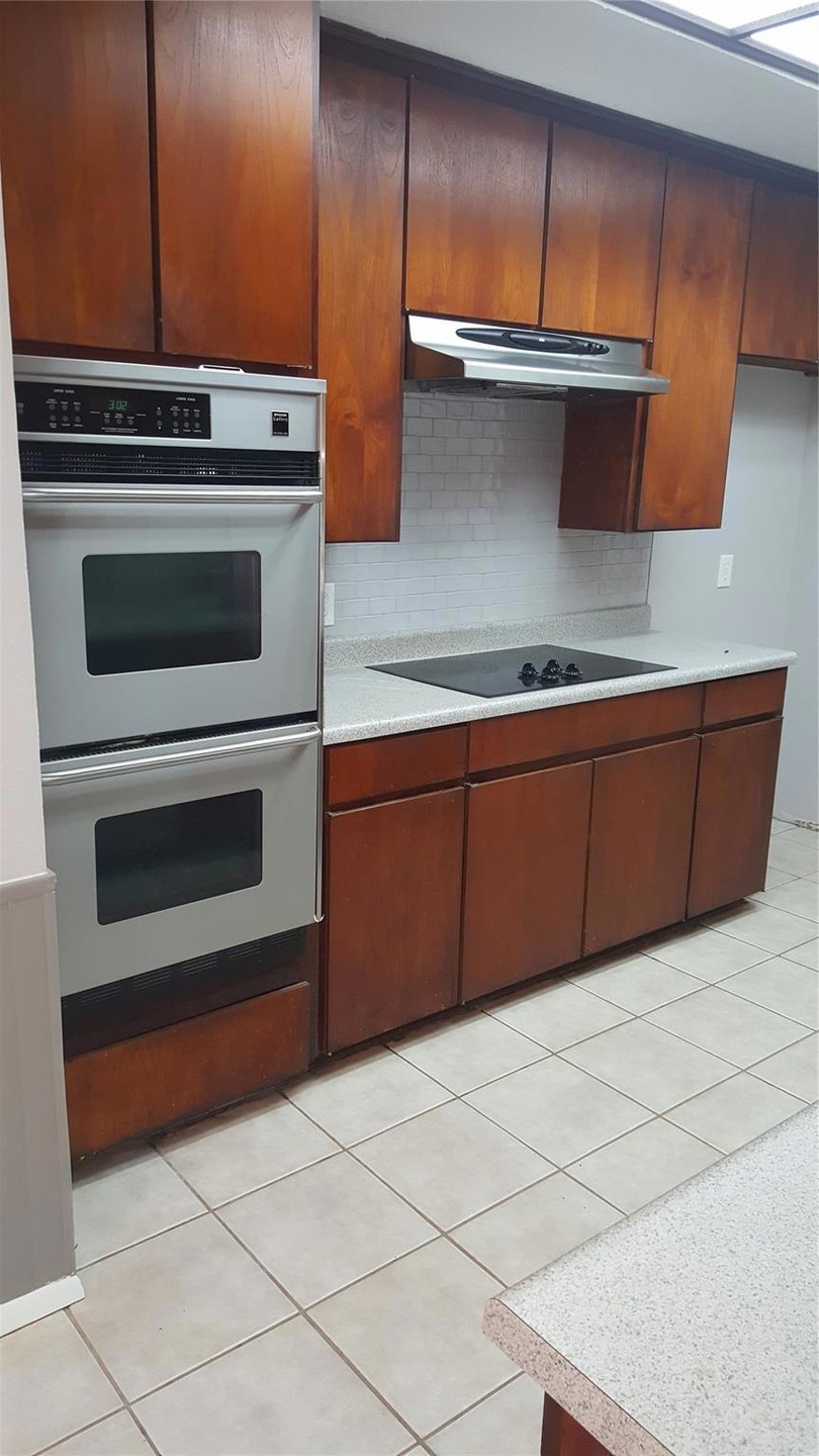 1721 Acorn Ln, Hurst, TX 76054 - photo 1