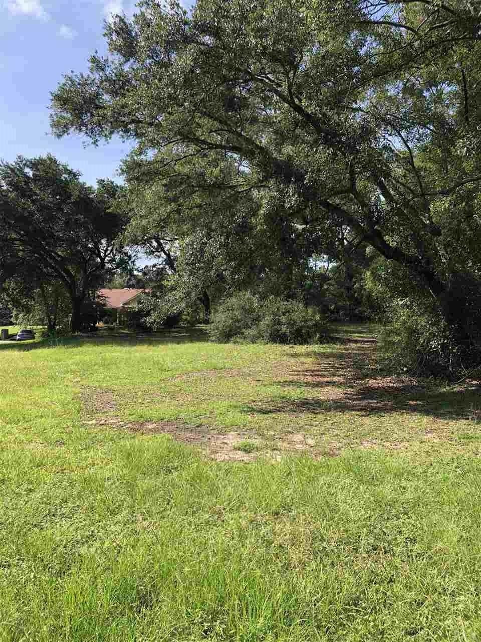 8315 Wilde Lake Rd, Pensacola, FL 32526 - photo 1