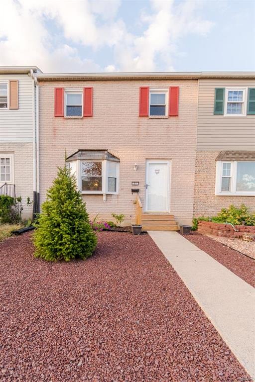 31 Madison Ln, Whitehall, PA 18052 - photo 1