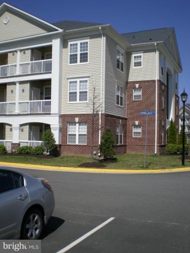 42446 Mayflower Terrace unit 201, Ashburn, VA 20148 - photo 1