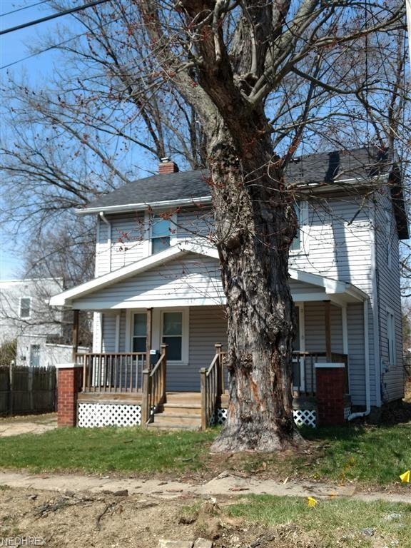 Front Exterior of home, note beautiful roof, vinyl