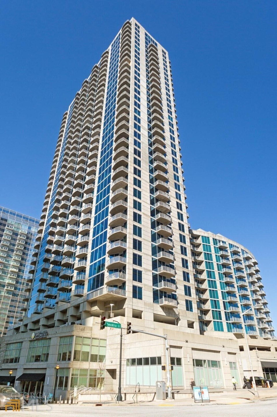 Spacious Condo with Skyline Views!