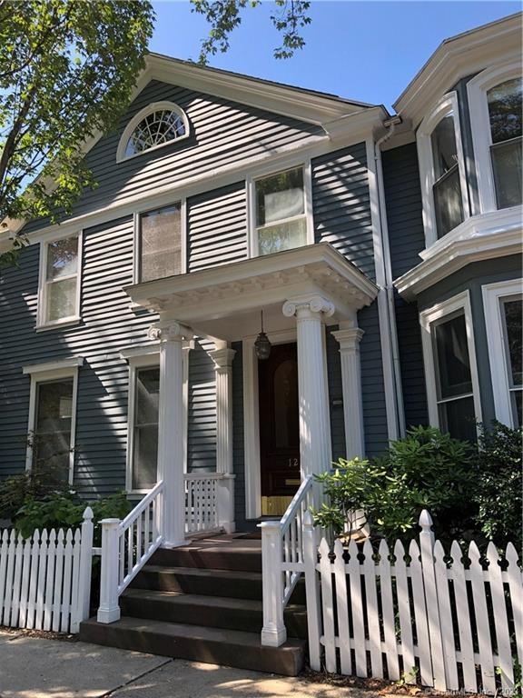 Such a beautiful house!