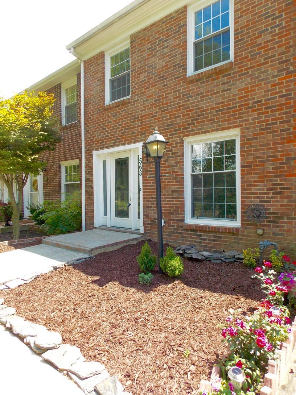 568 Dlyn St unit G10, Columbus, OH 43228 - photo 1