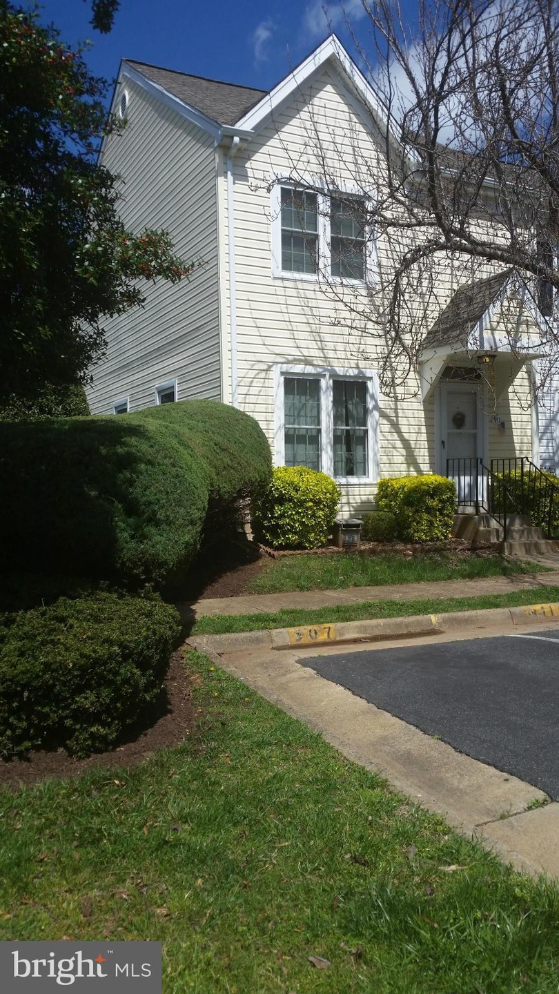 911 Madison Ct, Stafford, VA 22556 - photo 1